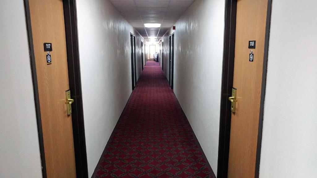 Red Carpet Inn - Windom - image 3