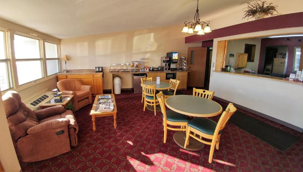 Red Carpet Inn - Windom - image 5