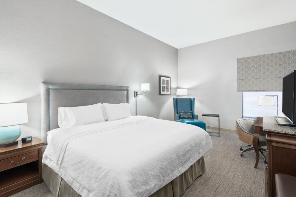 Hampton Inn Hartford Airport - image 6