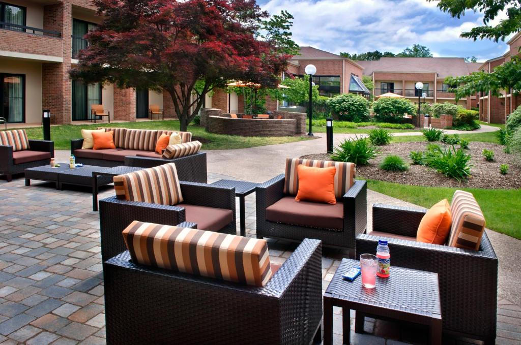 Courtyard By Marriott Hartford Windsor Airport - main image