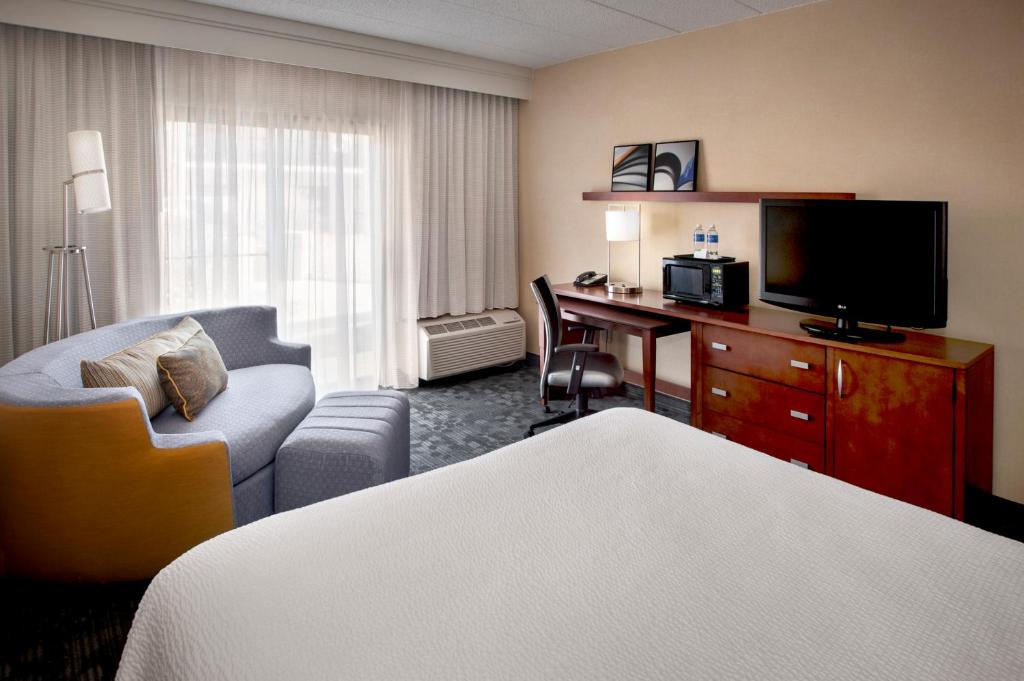 Courtyard By Marriott Hartford Windsor Airport - image 3