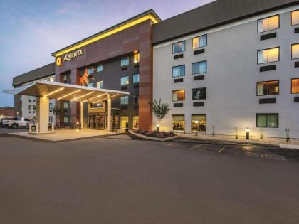 La Quinta by Wyndham Hartford - Bradley Airport - image 2