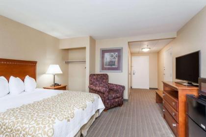 Days Inn by Wyndham Windsor Locks / Bradley Intl Airport - image 10