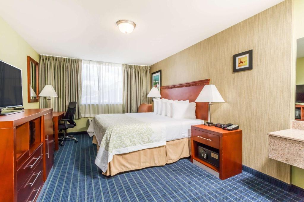 Days Inn by Wyndham Windsor Locks / Bradley Intl Airport - image 5