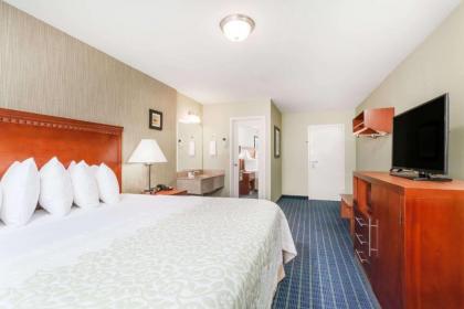 Days Inn by Wyndham Windsor Locks / Bradley Intl Airport - image 9