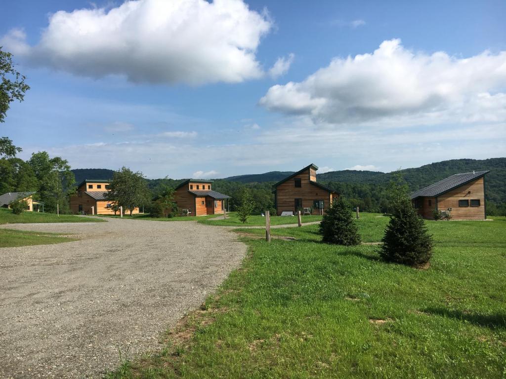 Fat Sheep Farm & Cabins - image 2