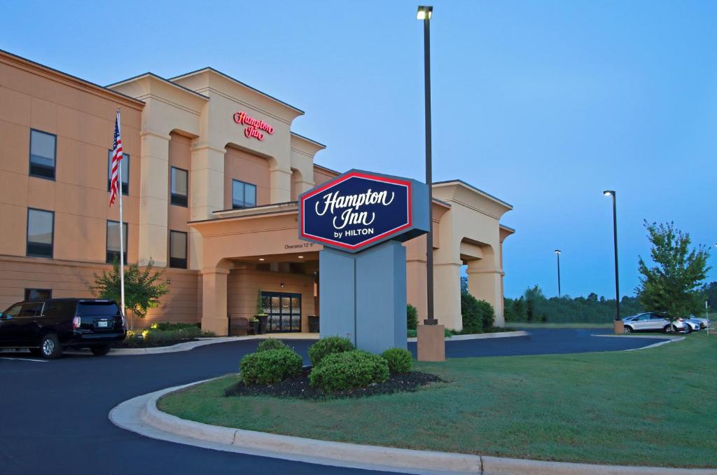 Hampton Inn Winfield - main image