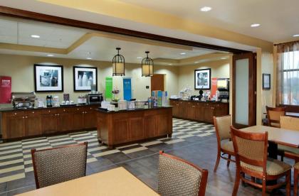 Hampton Inn Winfield - image 10