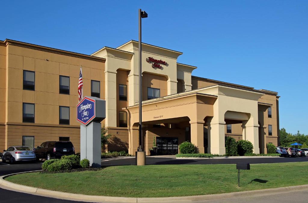 Hampton Inn Winfield - image 2