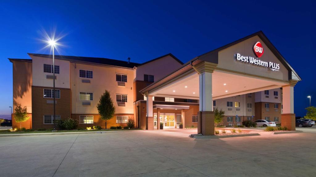 Best Western Plus Patterson Park Inn - main image