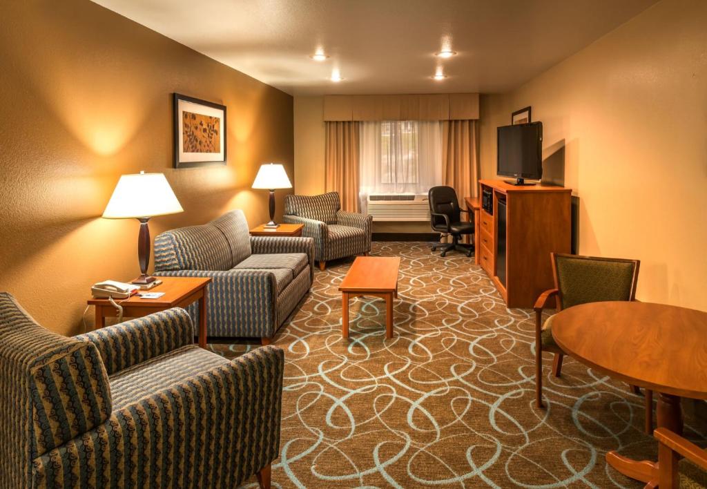 Holiday Inn Express Winnemucca an IHG Hotel - image 6