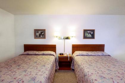 Town House Motel - image 15