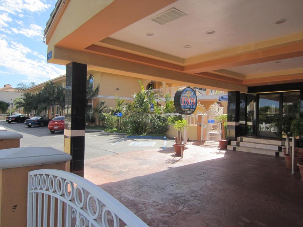 Starlight Inn Canoga Park - image 3