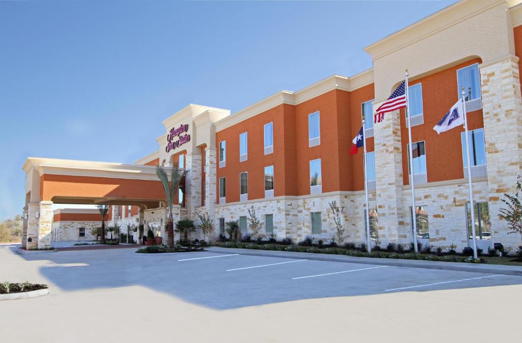 Hampton Inn & Suites Winnie - image 4