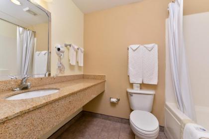 Americas Best Value Inn & Suites-Winnie - image 10