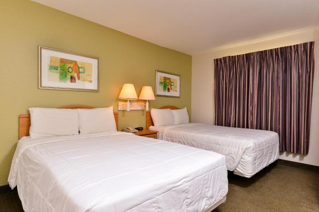 Americas Best Value Inn & Suites-Winnie - image 5