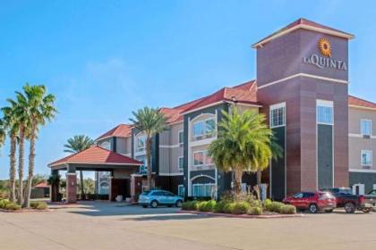 La Quinta Inn & Suites by Wyndham Winnie - image 1