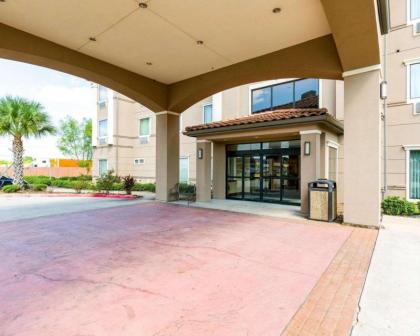 Comfort Inn & Suites - image 13