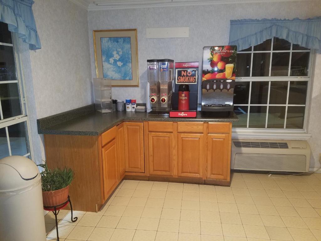 Americas Best Value Inn-Winnsboro - main image