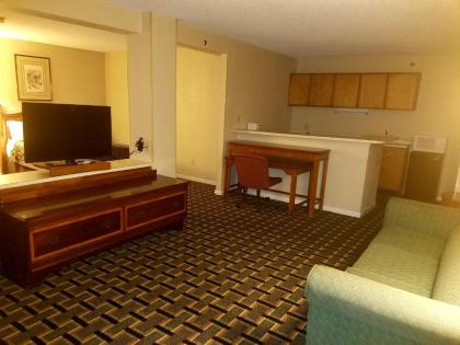 Americas Best Value Inn-Winnsboro - image 13