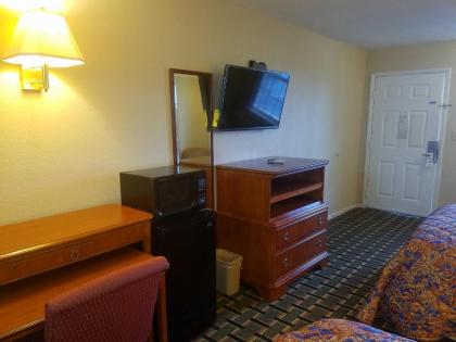 Americas Best Value Inn-Winnsboro - image 8