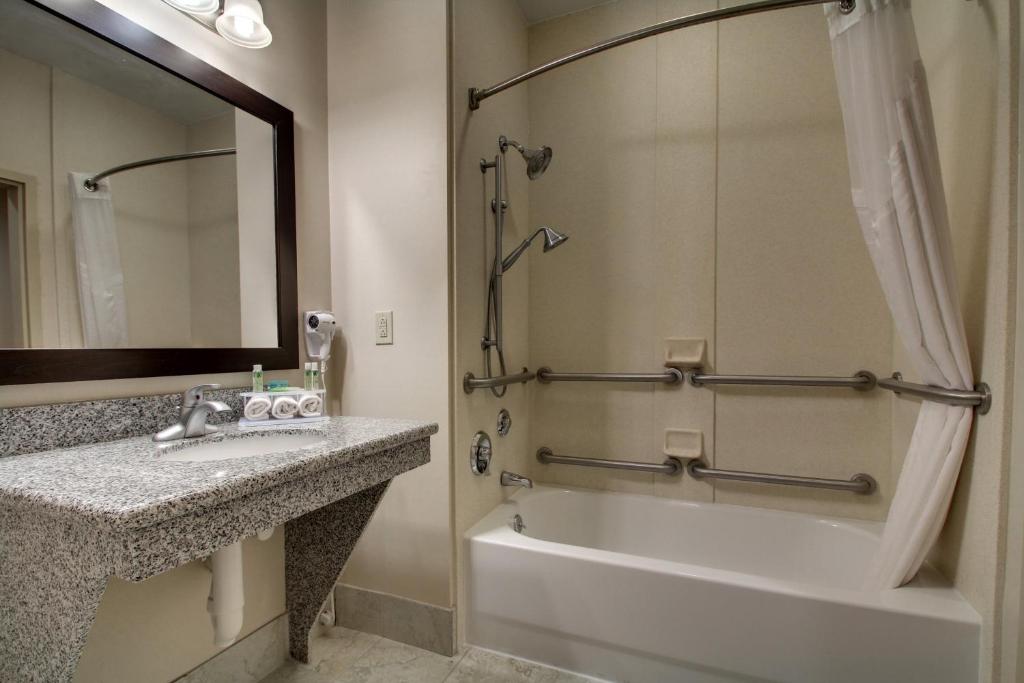 Holiday Inn Express Hotel Winona North an IHG Hotel - image 4