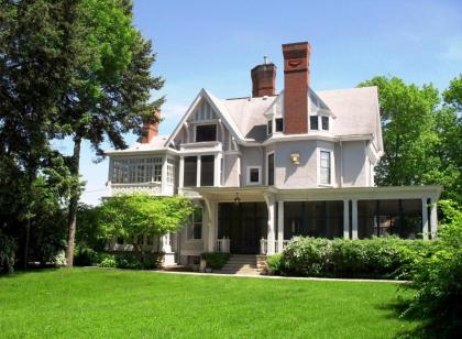 Alexander mansion Bed  Breakfast Minnesota