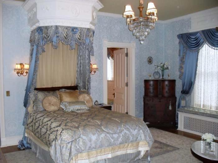 Alexander Mansion Bed & Breakfast - image 6