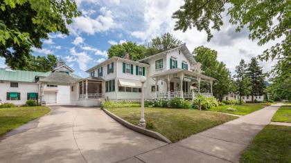 Carriage House Bed  Breakfast Minnesota