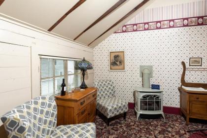 Carriage House Bed & Breakfast - image 13