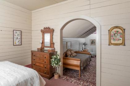 Carriage House Bed & Breakfast - image 14