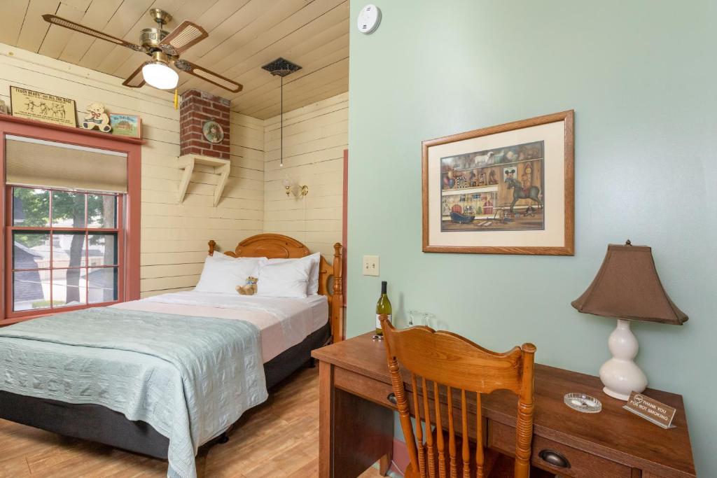 Carriage House Bed & Breakfast - image 7