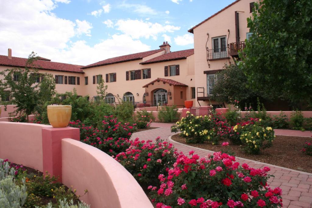 La Posada Hotel and Gardens - main image