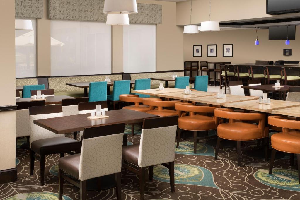 Hilton Garden Inn Winston-Salem/Hanes Mall - image 7