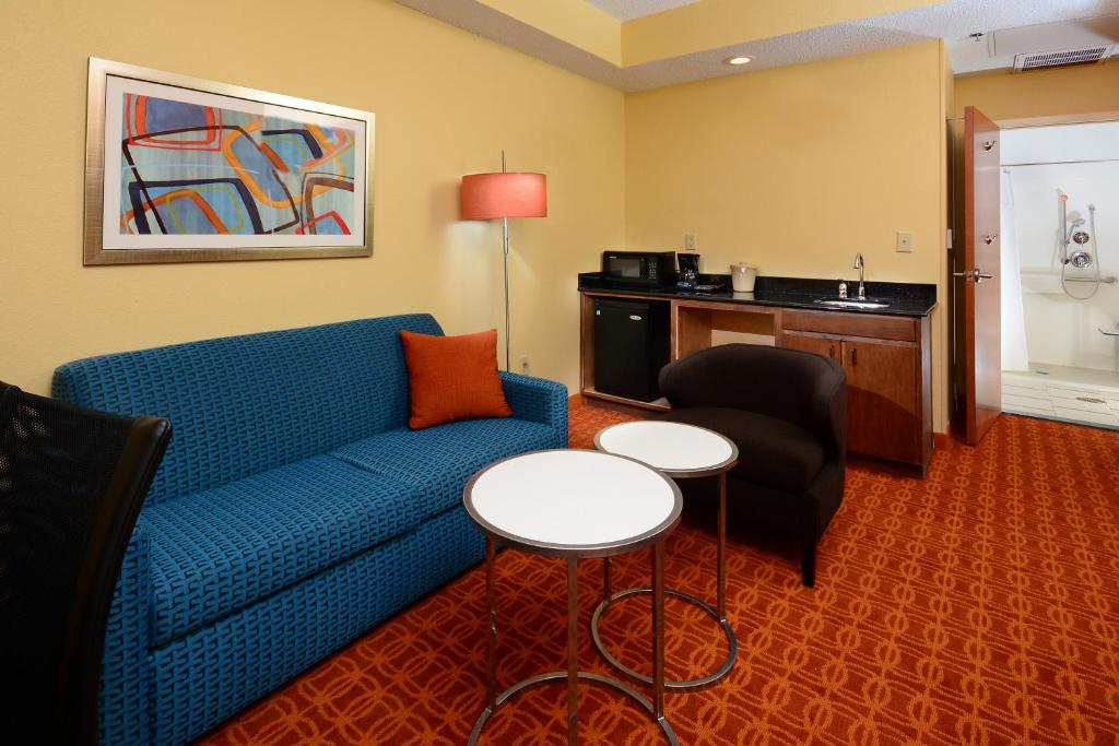 Fairfield Inn and Suites by Marriott Winston Salem/Hanes - image 3