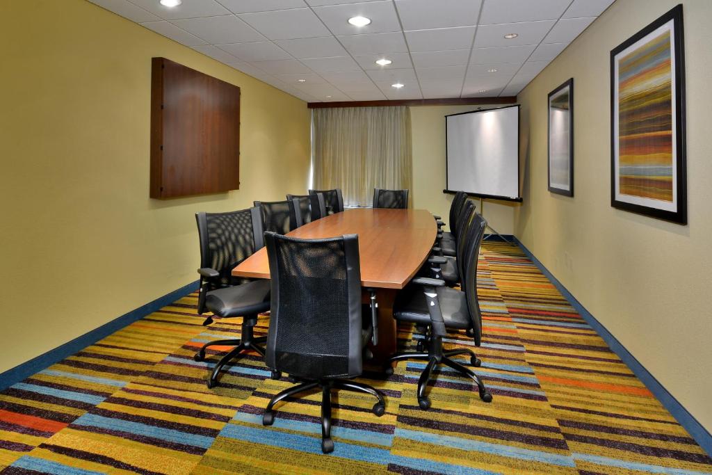 Fairfield Inn and Suites by Marriott Winston Salem/Hanes - image 7