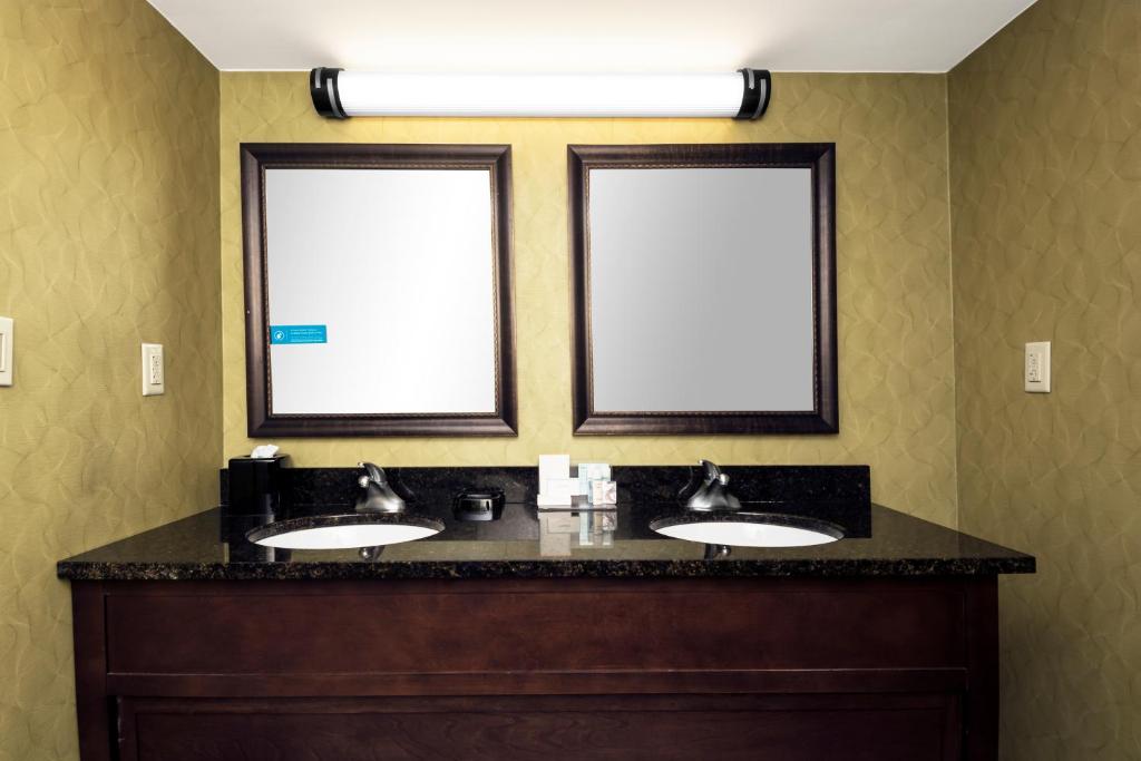 Hampton Inn Winston-Salem Hanes Mall - image 7