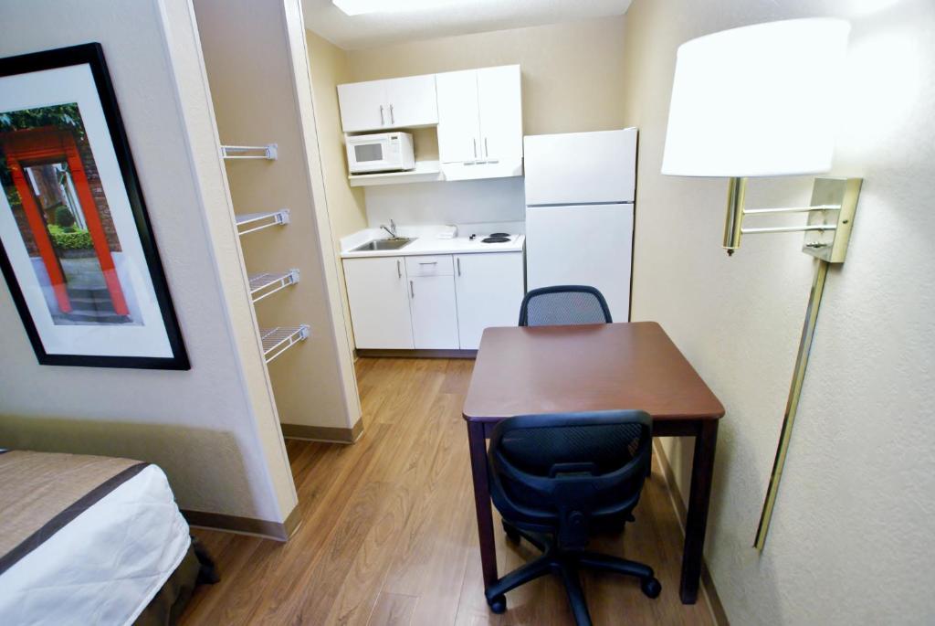 Extended Stay America Suites - Winston-Salem - Hanes Mall Blvd - image 3