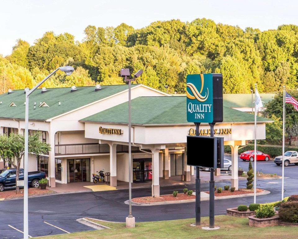 Quality Inn University Winston Salem - main image