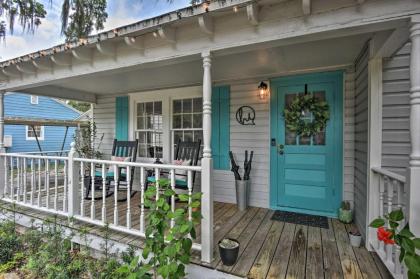 Downtown Winter Garden Cottage with Yard! - image 11