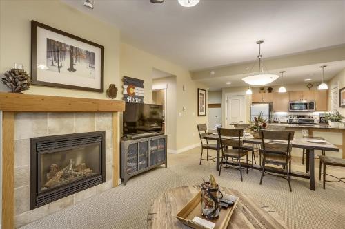 Base Village Ski In-Out Luxury Condo #3129 Huge Hot Tub & Great Views - FREE Activities & Equipment Rentals Daily - main image