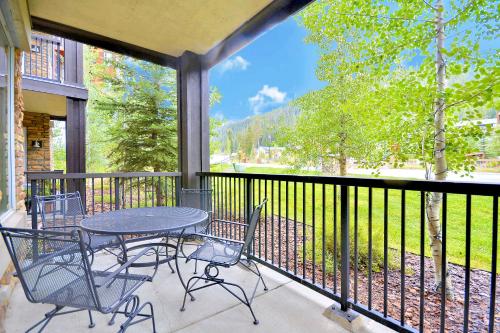 Base Village Ski In-Out Luxury Condo #3129 Huge Hot Tub & Great Views - FREE Activities & Equipment Rentals Daily - image 3