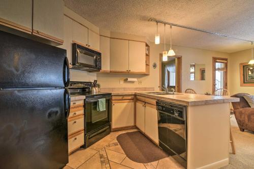 Ski-In and Ski-Out Winter Park Condo with Amenity Access - image 2