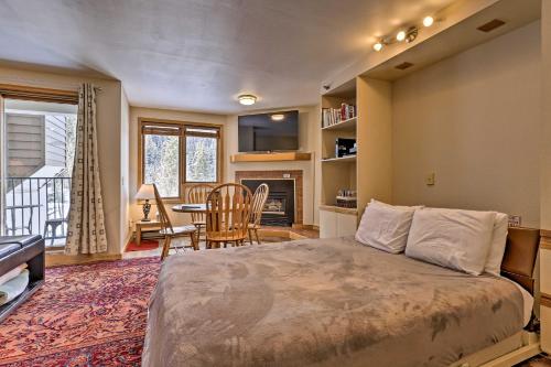 Ski-In and Ski-Out Retreat with Iron Horse Pool Access! - image 4