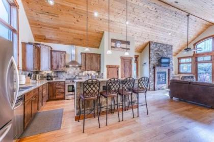 Slopeside Luxury Villa #136 With Fantastic Ski Views - FREE Activities & Equipment Rentals Daily - image 2