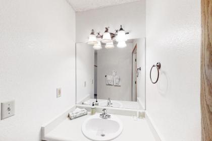 Snowblaze Condominiums E103 - image 11