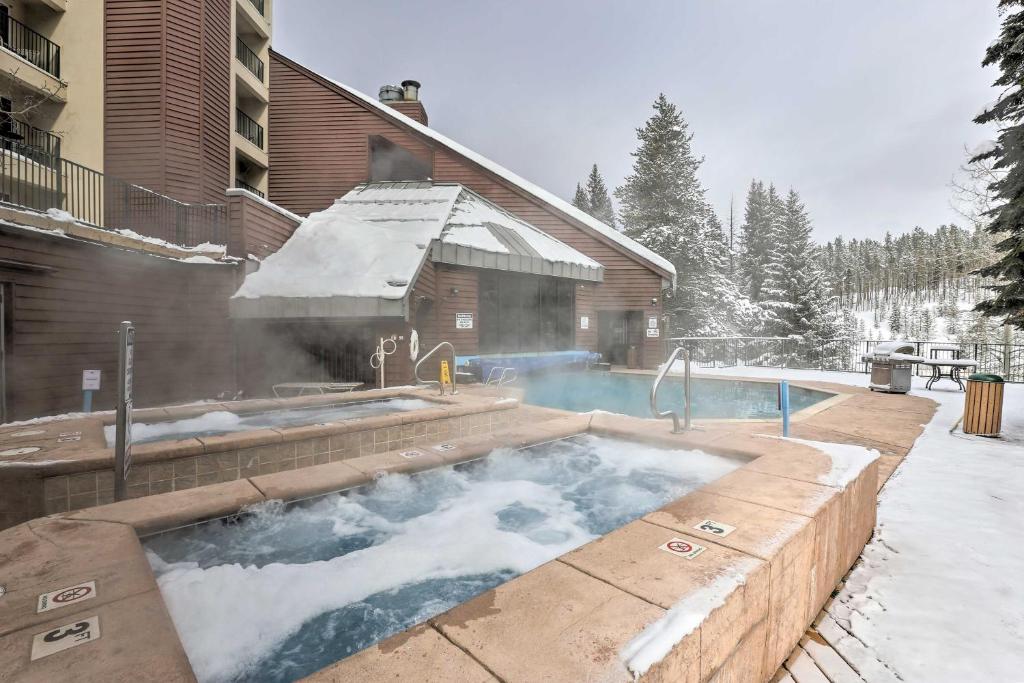 Cozy Ski-In and Out Winter Park Studio with Pool! - image 2