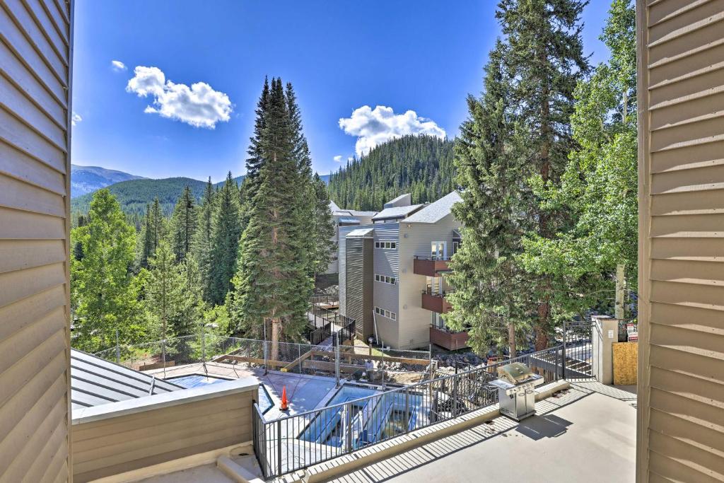 Cozy Ski-In and Out Winter Park Studio with Pool! - image 3