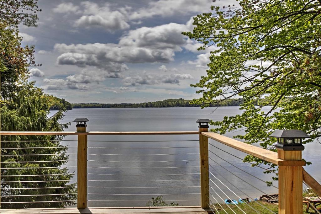 Peaceful Fishermans Paradise with Deck and Fire Pit! - image 5