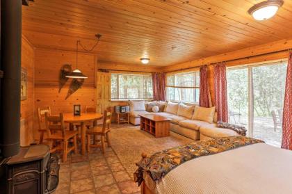 Romantic Riverfront Cottage - 1 Mile to Winthrop! - image 12